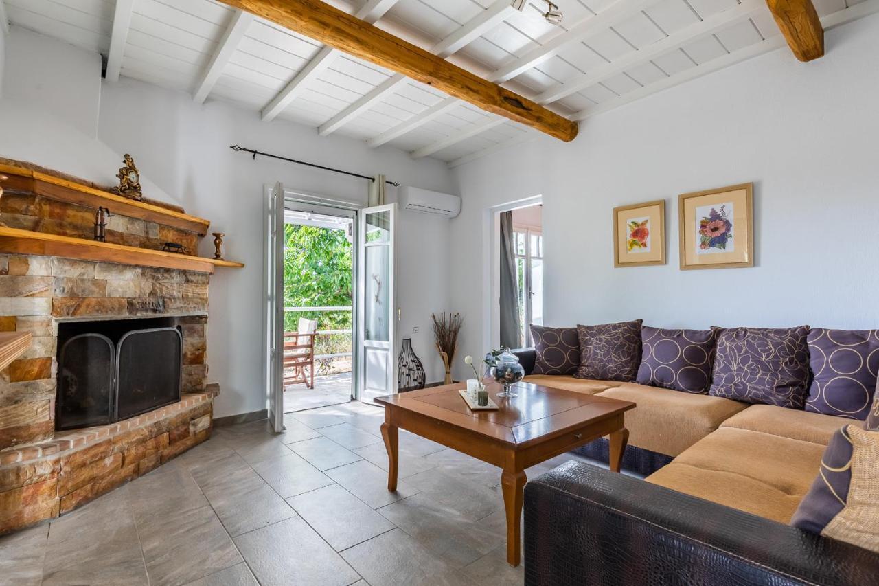 Skopelos Amigdalia Cottage ภายนอก รูปภาพ