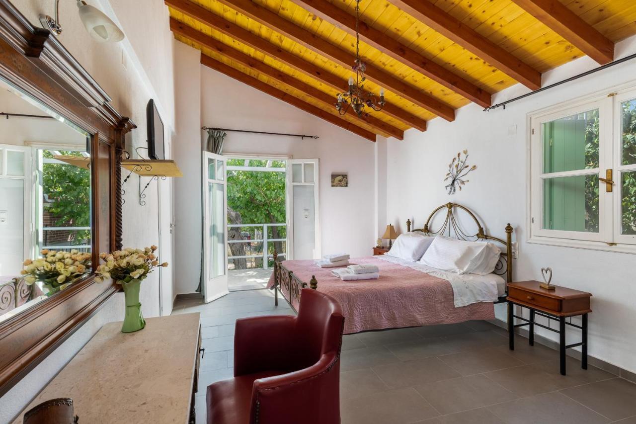 Skopelos Amigdalia Cottage ภายนอก รูปภาพ