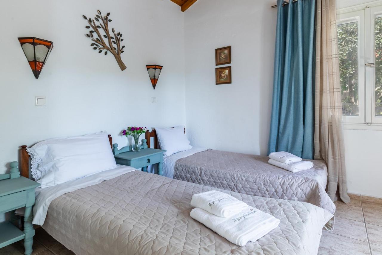 Skopelos Amigdalia Cottage ภายนอก รูปภาพ
