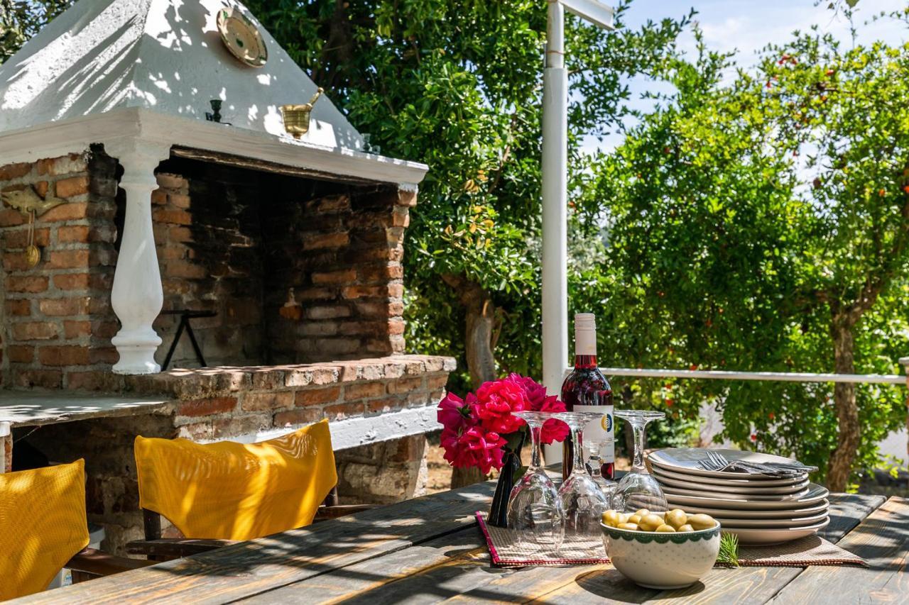 Skopelos Amigdalia Cottage ภายนอก รูปภาพ