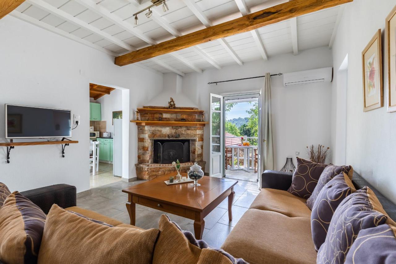 Skopelos Amigdalia Cottage ภายนอก รูปภาพ
