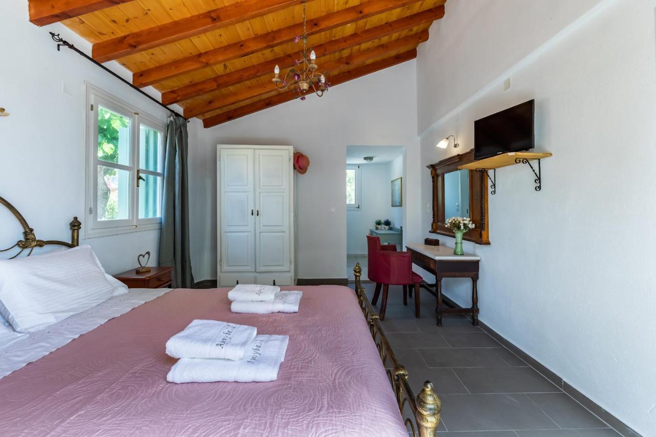 Skopelos Amigdalia Cottage ภายนอก รูปภาพ