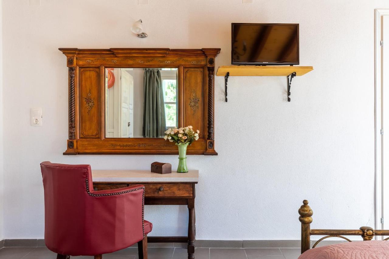 Skopelos Amigdalia Cottage ภายนอก รูปภาพ