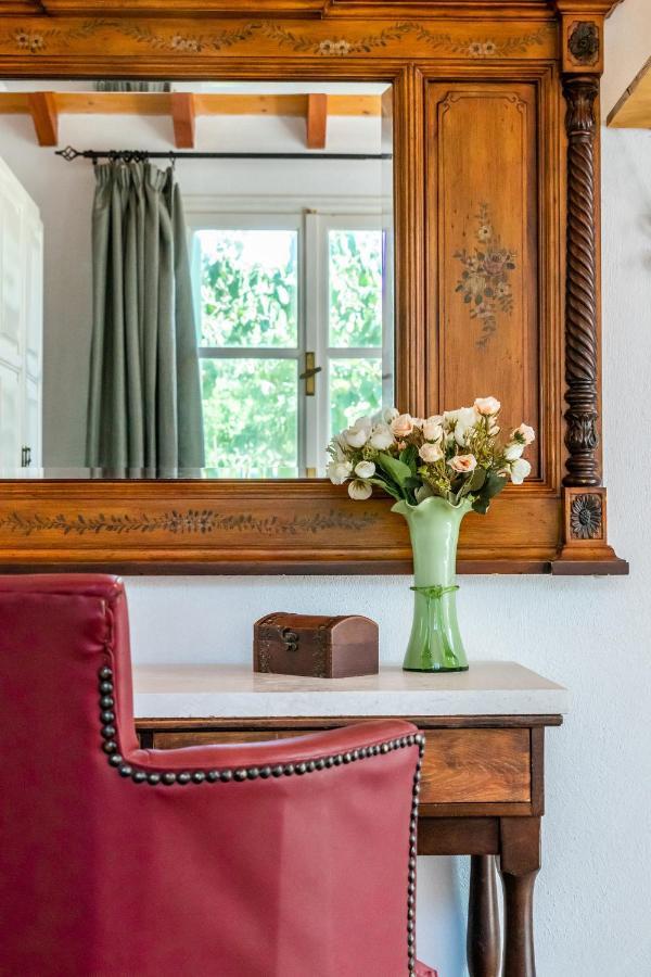 Skopelos Amigdalia Cottage ภายนอก รูปภาพ