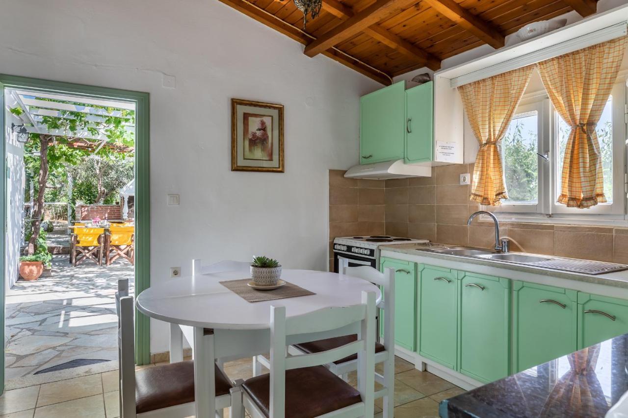 Skopelos Amigdalia Cottage ภายนอก รูปภาพ