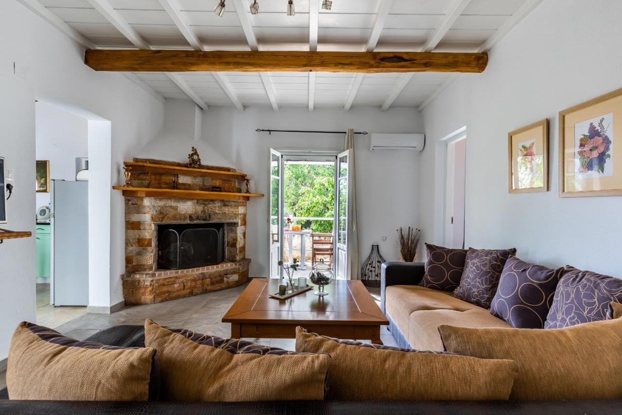 Skopelos Amigdalia Cottage ภายนอก รูปภาพ
