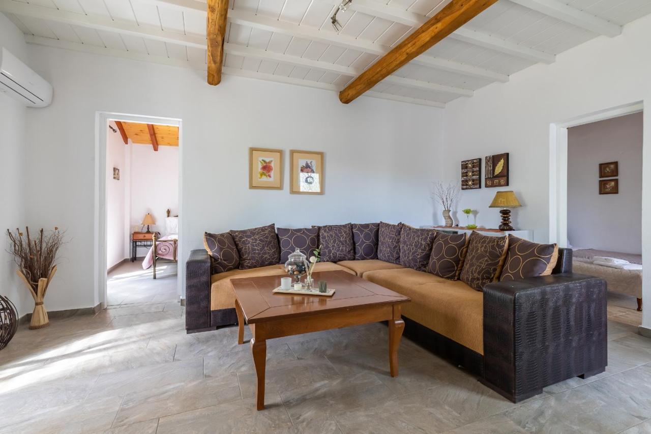 Skopelos Amigdalia Cottage ภายนอก รูปภาพ
