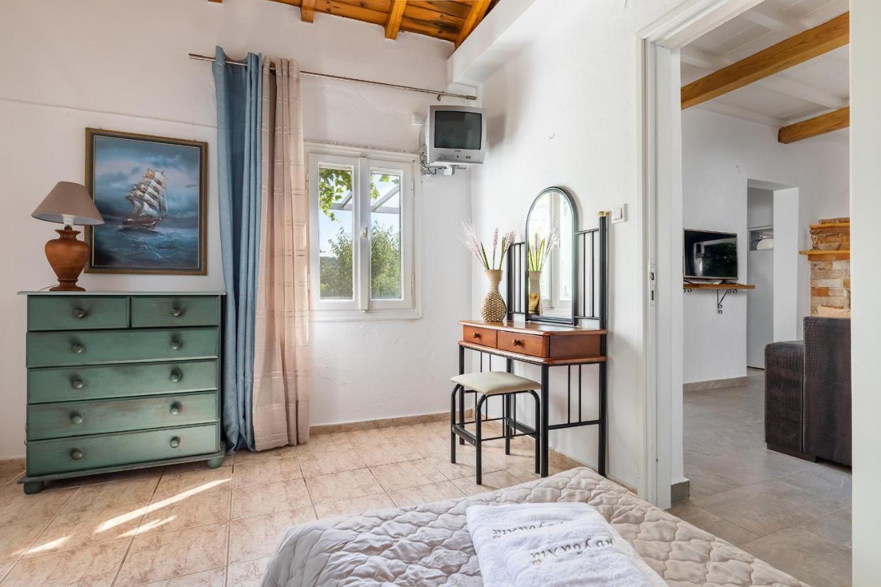 Skopelos Amigdalia Cottage ภายนอก รูปภาพ