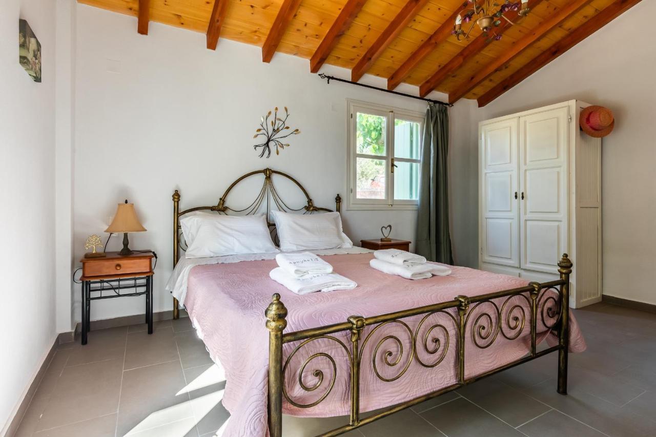 Skopelos Amigdalia Cottage ภายนอก รูปภาพ