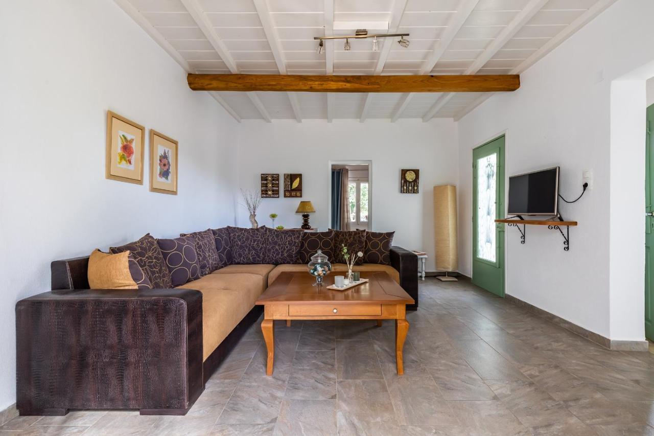 Skopelos Amigdalia Cottage ภายนอก รูปภาพ