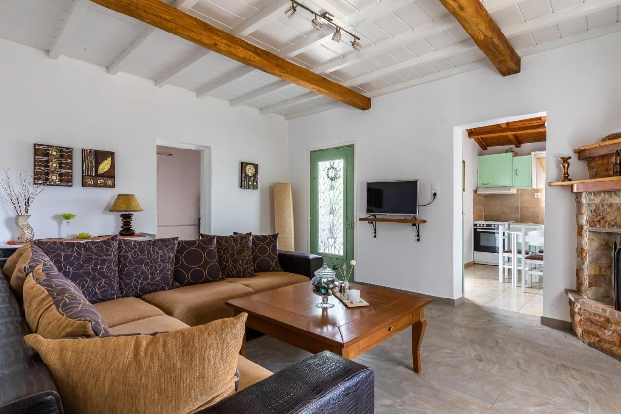Skopelos Amigdalia Cottage ภายนอก รูปภาพ